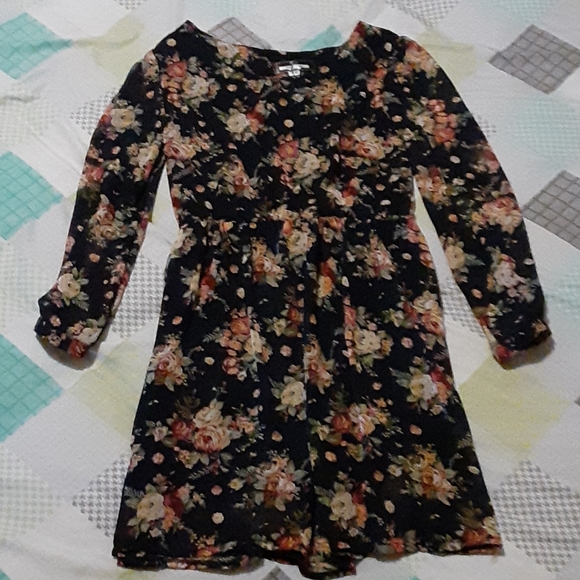 Dress - Picture 2 of 6